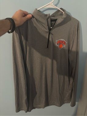 New York Knicks Gray 1/4 Zip Pullover men’s medium